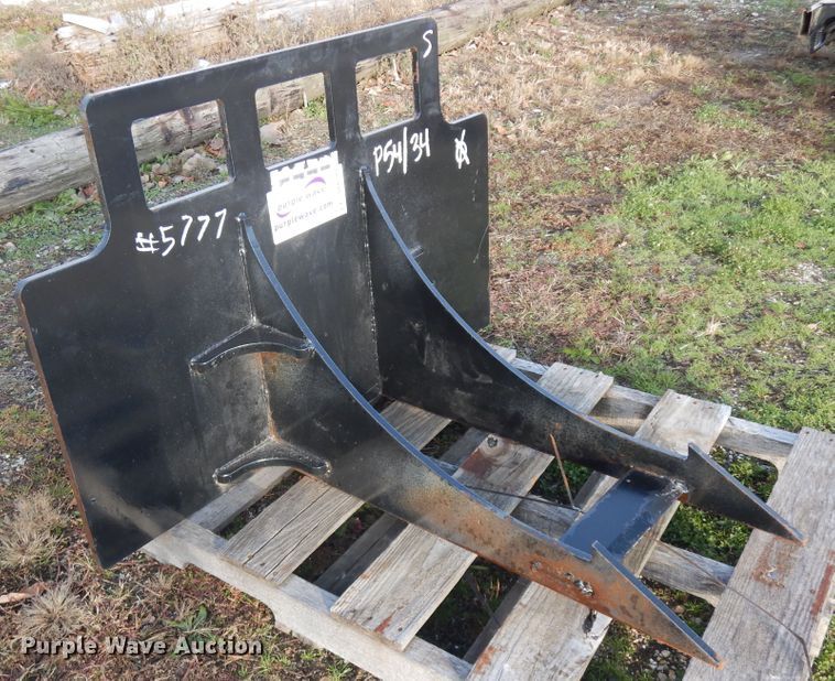 image for item DF6719 Skid steer root bucket