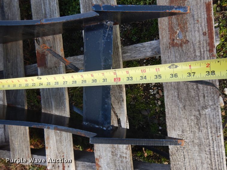 image for item DF6719 Skid steer root bucket