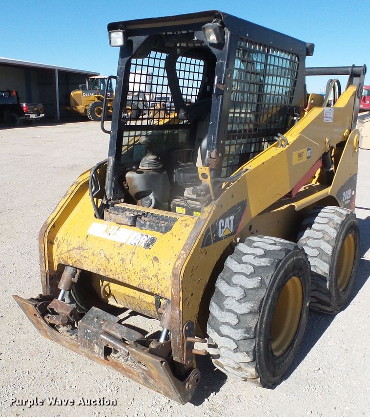 image for item DG8374 2013 Caterpillar 242B Series 3  skid steer loader
