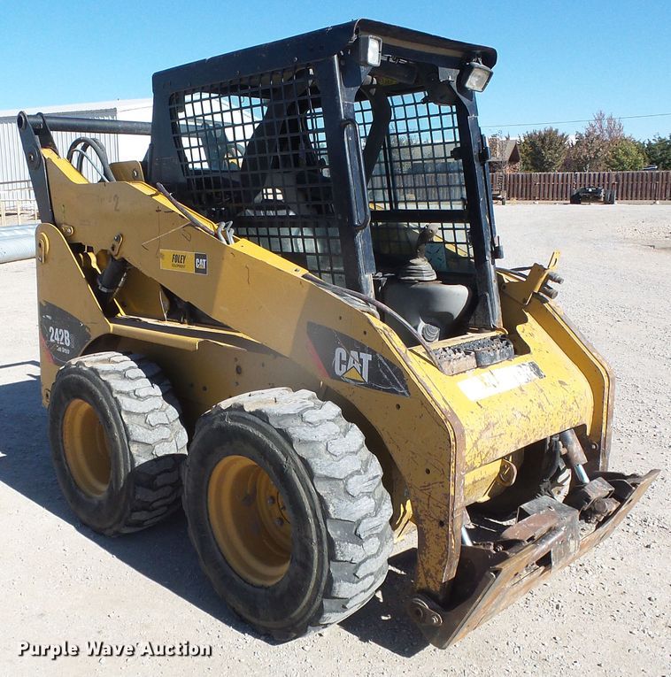 image for item DG8374 2013 Caterpillar 242B Series 3  skid steer loader