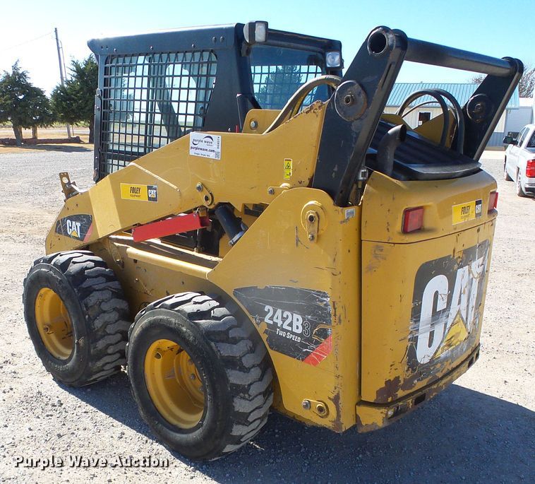 image for item DG8374 2013 Caterpillar 242B Series 3  skid steer loader