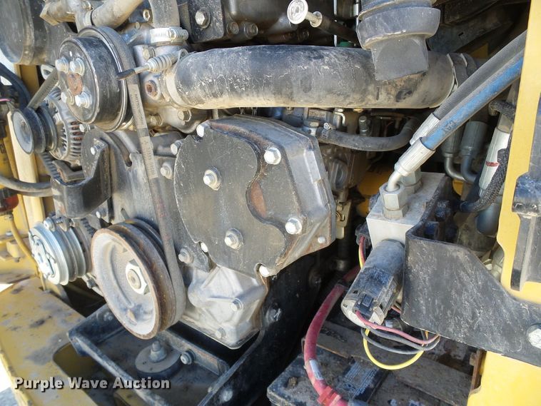 image for item DG8374 2013 Caterpillar 242B Series 3  skid steer loader