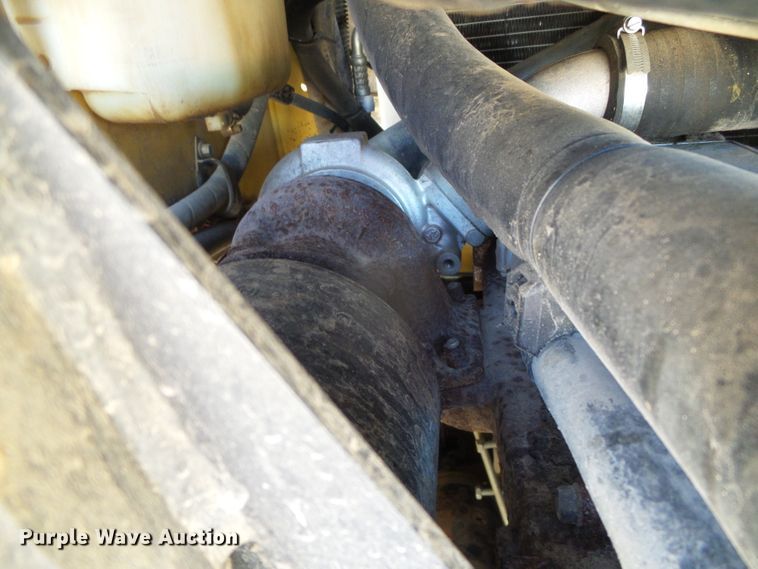 image for item DG8374 2013 Caterpillar 242B Series 3  skid steer loader