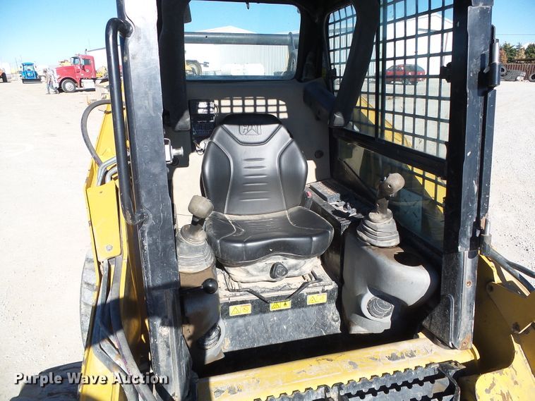 image for item DG8374 2013 Caterpillar 242B Series 3  skid steer loader