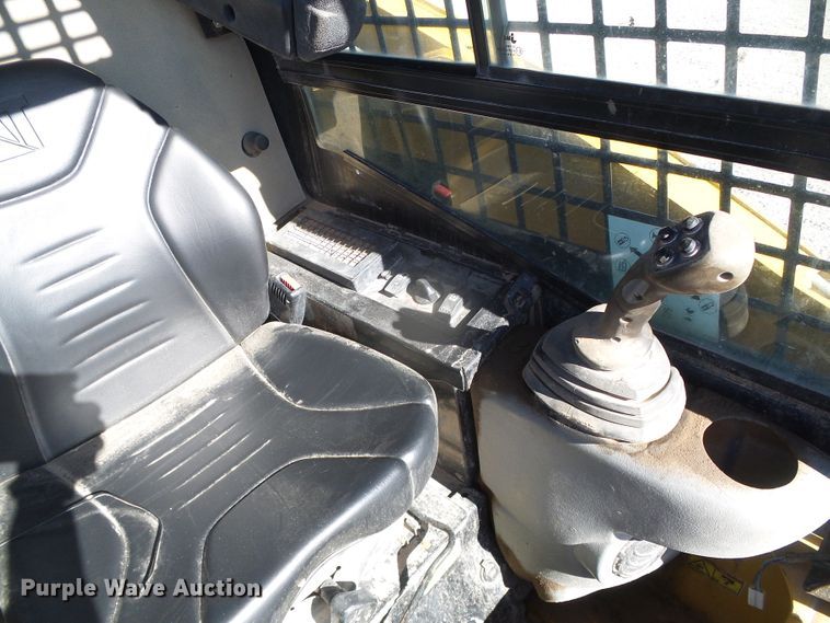 image for item DG8374 2013 Caterpillar 242B Series 3  skid steer loader