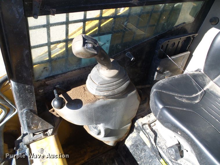 image for item DG8374 2013 Caterpillar 242B Series 3  skid steer loader