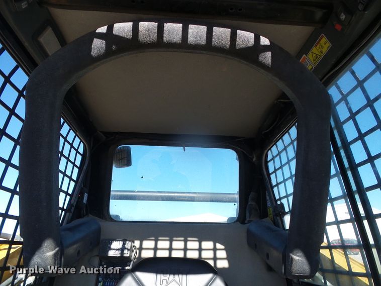 image for item DG8374 2013 Caterpillar 242B Series 3  skid steer loader