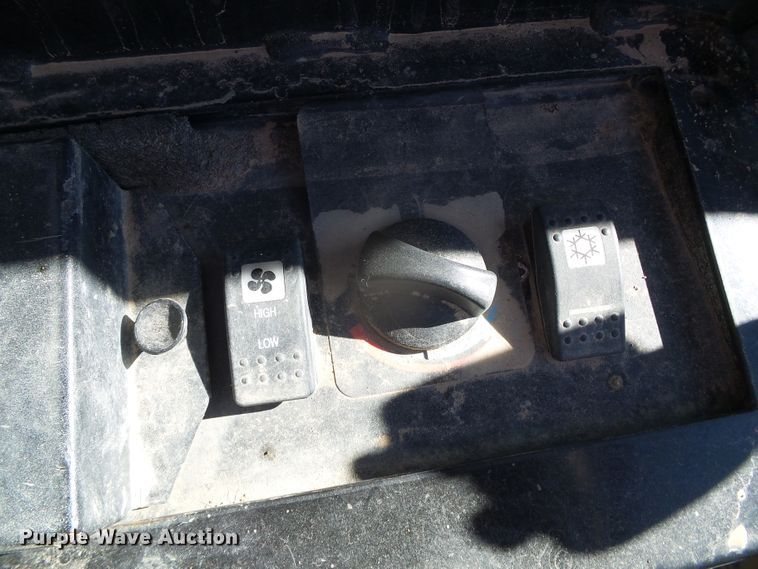 image for item DG8374 2013 Caterpillar 242B Series 3  skid steer loader