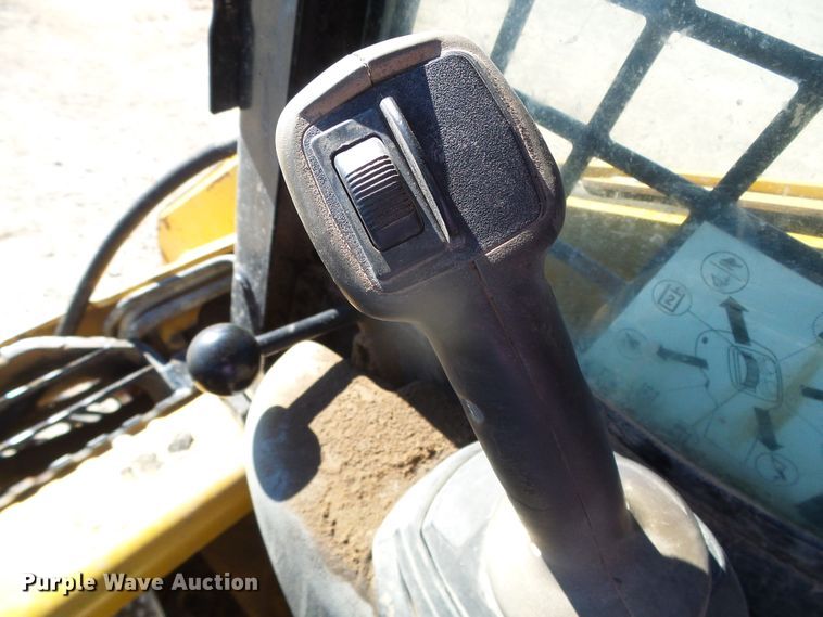 image for item DG8374 2013 Caterpillar 242B Series 3  skid steer loader