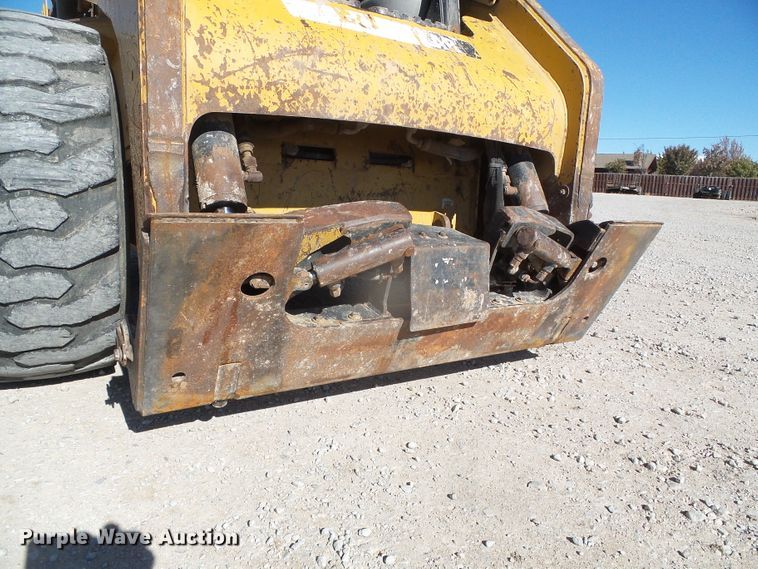 image for item DG8374 2013 Caterpillar 242B Series 3  skid steer loader