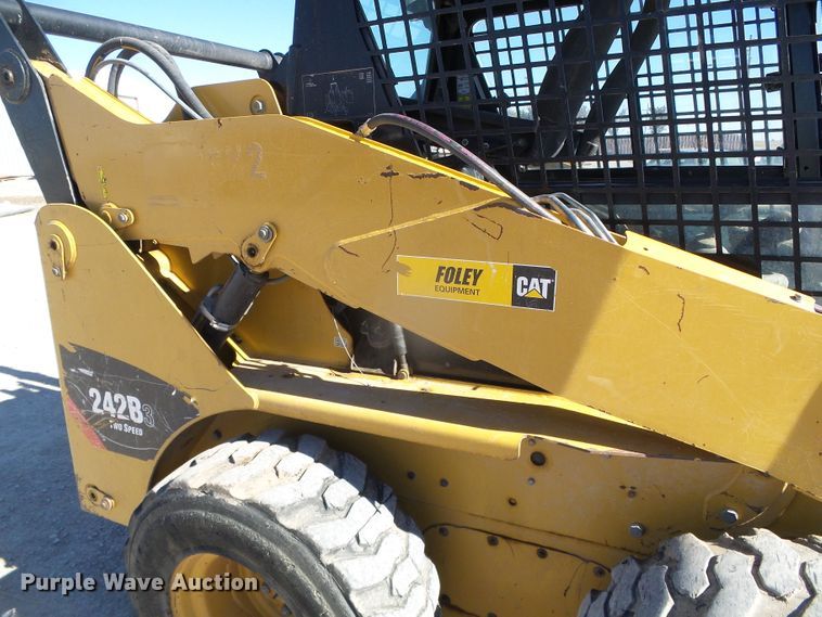 image for item DG8374 2013 Caterpillar 242B Series 3  skid steer loader