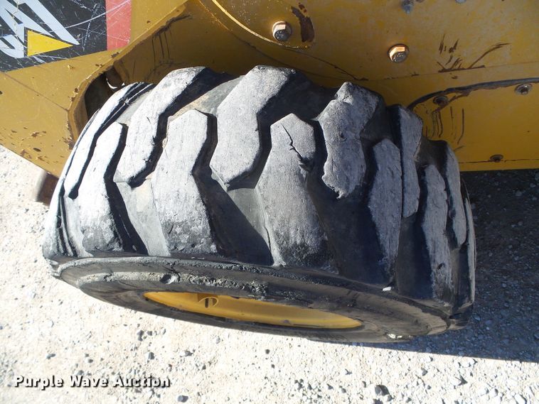 image for item DG8374 2013 Caterpillar 242B Series 3  skid steer loader