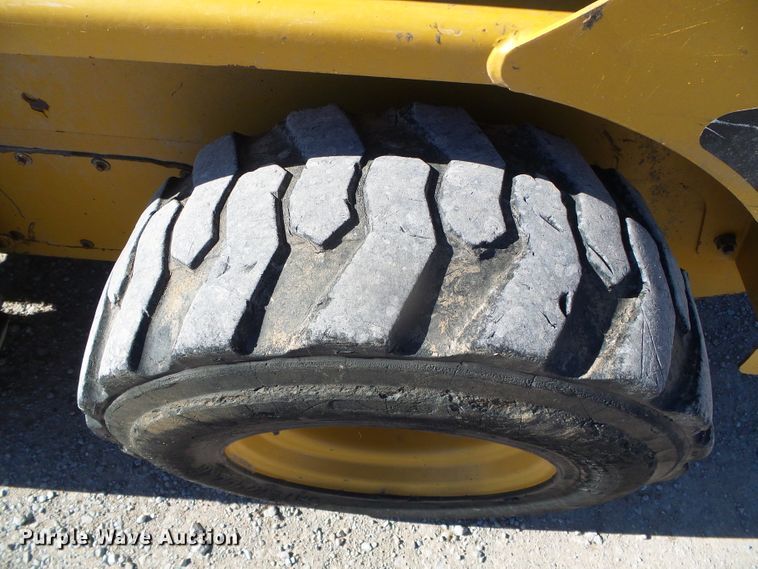 image for item DG8374 2013 Caterpillar 242B Series 3  skid steer loader