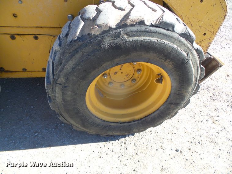 image for item DG8374 2013 Caterpillar 242B Series 3  skid steer loader