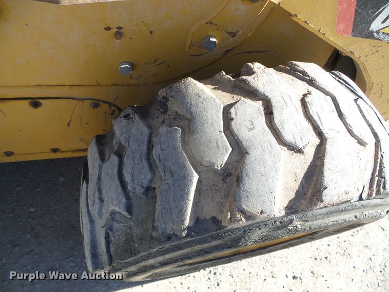 image for item DG8374 2013 Caterpillar 242B Series 3  skid steer loader