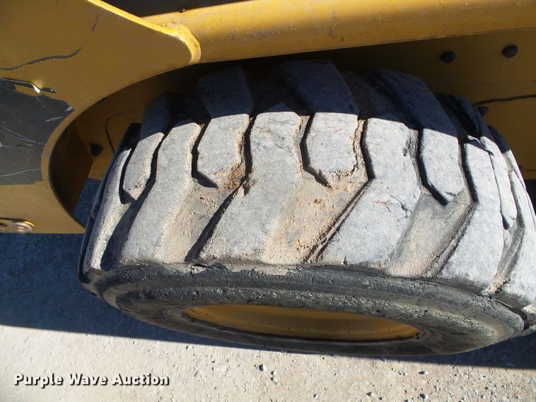 image for item DG8374 2013 Caterpillar 242B Series 3  skid steer loader