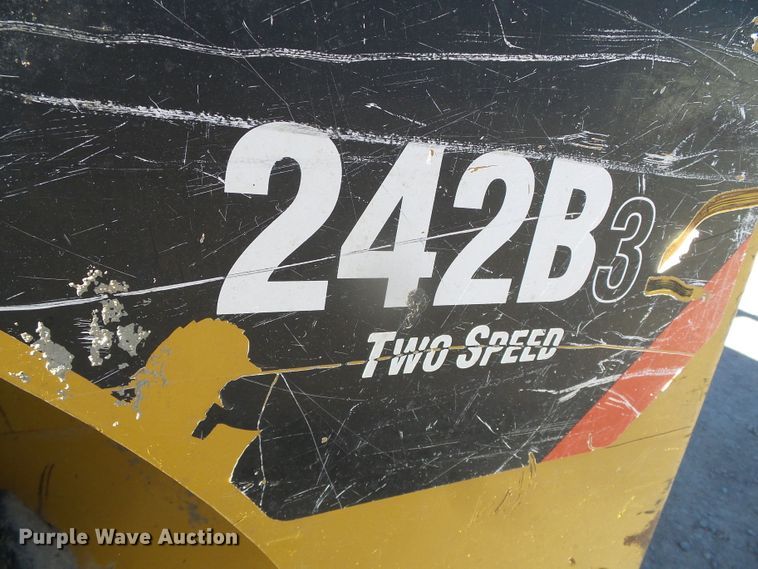 image for item DG8374 2013 Caterpillar 242B Series 3  skid steer loader