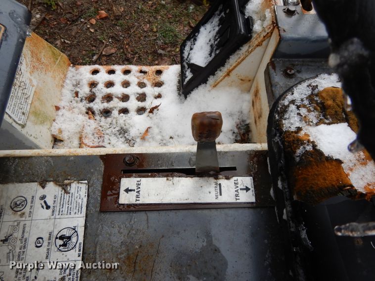 image for item DH3367 1989 Bobcat 3023  trencher