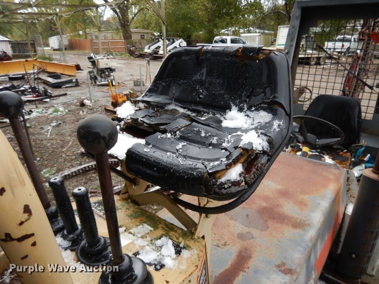 image for item DH3367 1989 Bobcat 3023  trencher