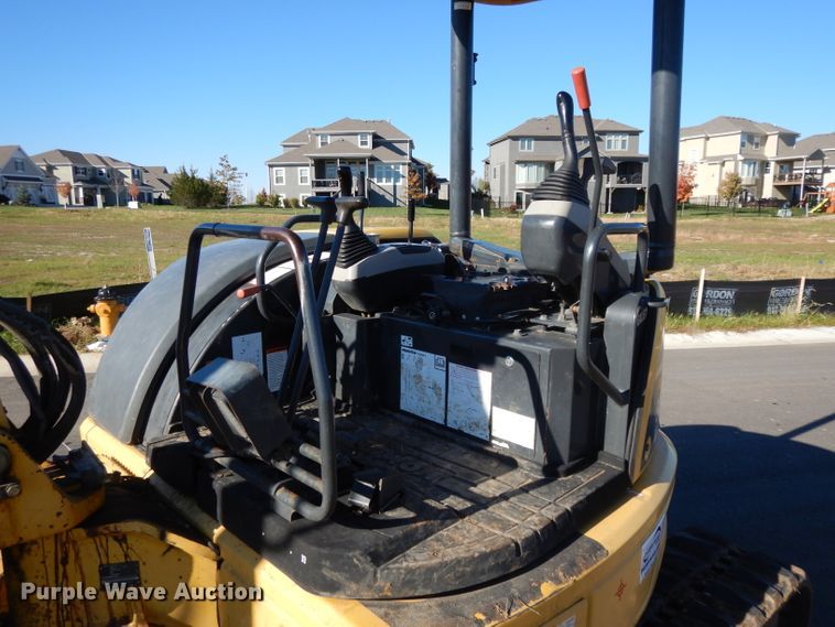 image for item DH3411 2007 Komatsu PC50MR  mini excavator