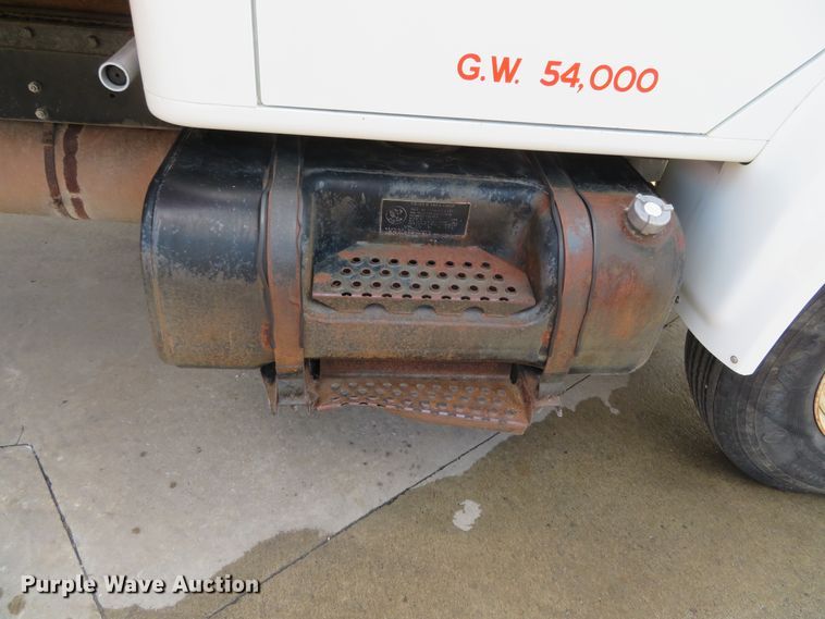 image for item DH3977 1995 International 4900  dump truck