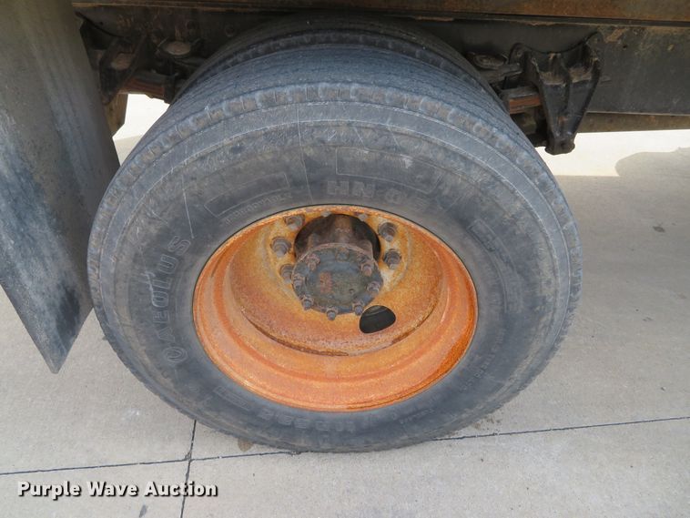 image for item DH3977 1995 International 4900  dump truck