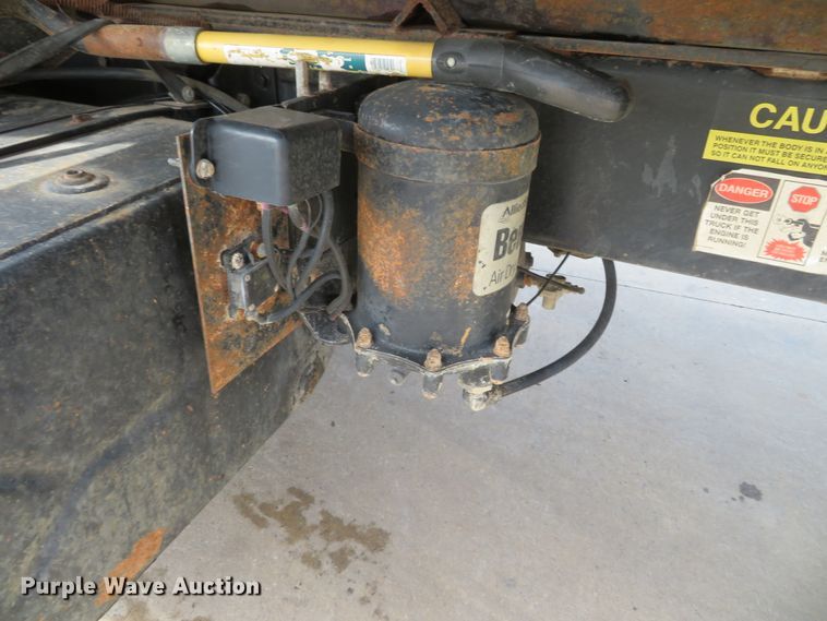 image for item DH3977 1995 International 4900  dump truck