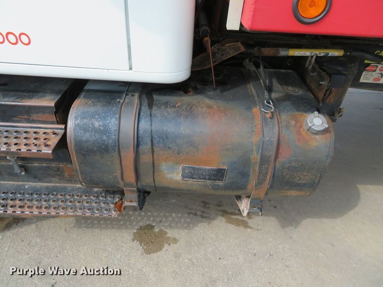 image for item DH3977 1995 International 4900  dump truck