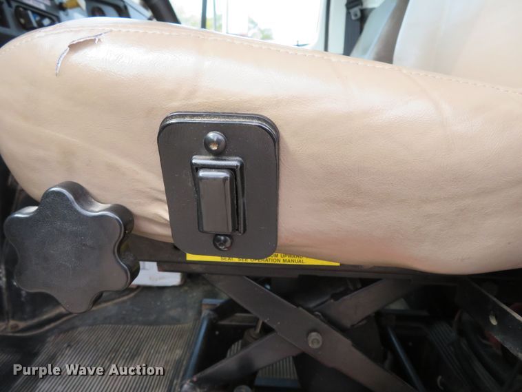 image for item DH3977 1995 International 4900  dump truck