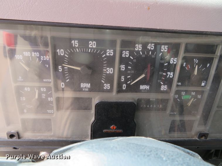 image for item DH3977 1995 International 4900  dump truck