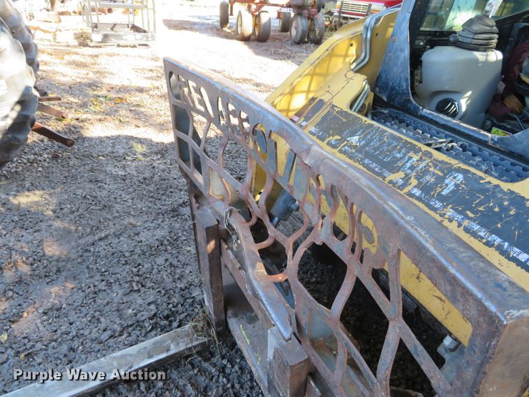 image for item DH3985 2005 Caterpillar 257B  tracked skid steer loader