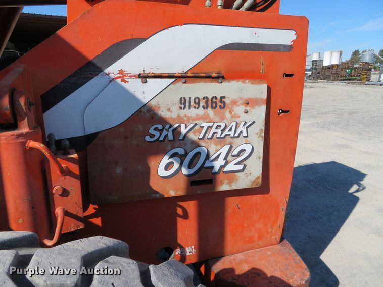image for item DH3998 2003 SkyTrak 6042  telehandler