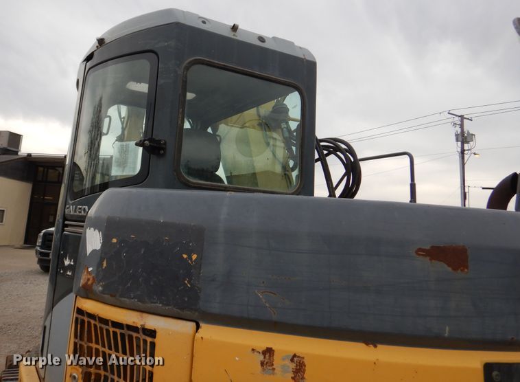 image for item DH7019 2005 Komatsu PC138USLC-2  excavator