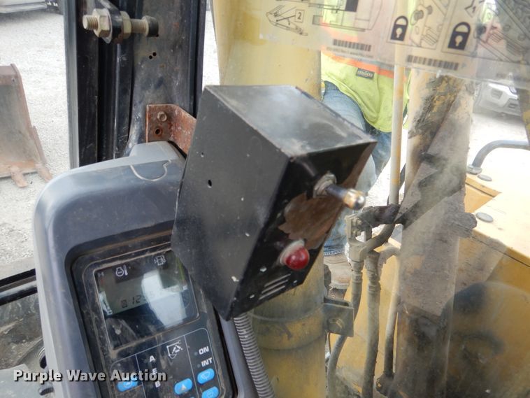 image for item DH7019 2005 Komatsu PC138USLC-2  excavator