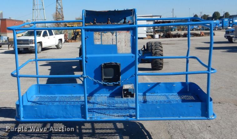 image for item DI1011 2004 Genie S80  boom lift