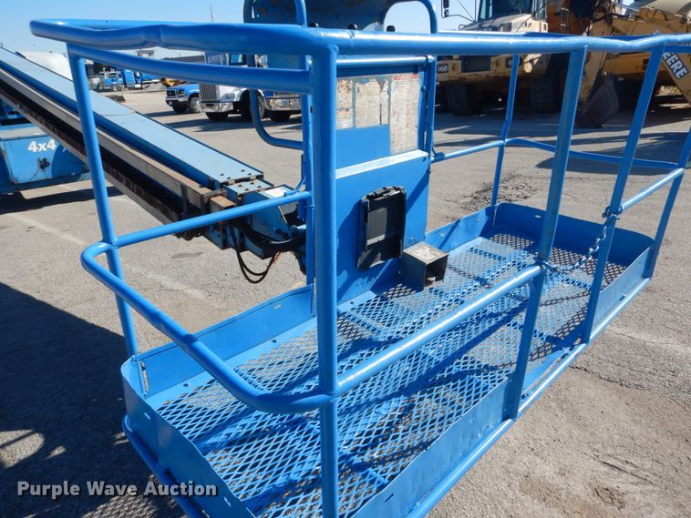 image for item DI1011 2004 Genie S80  boom lift