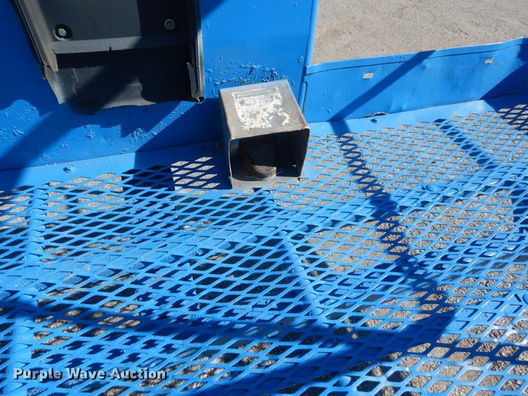image for item DI1011 2004 Genie S80  boom lift