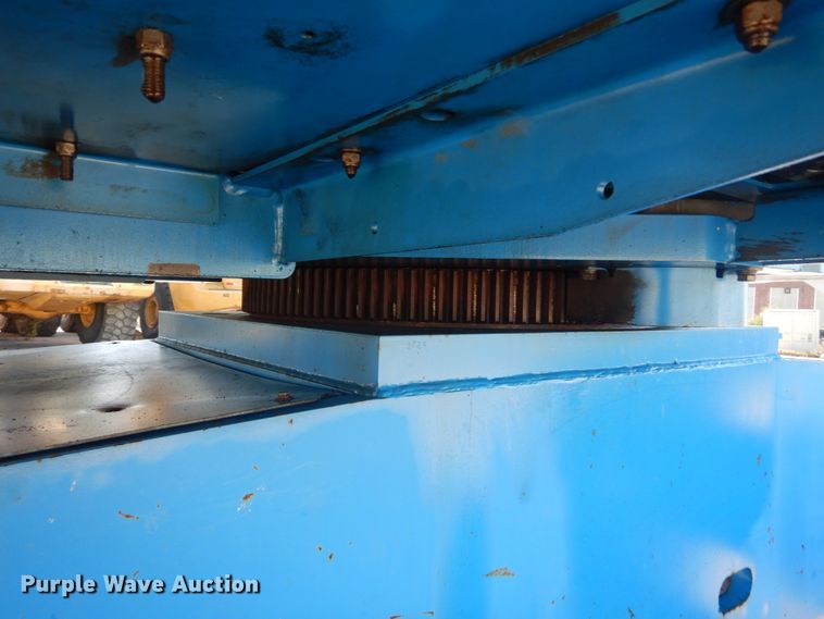 image for item DI1011 2004 Genie S80  boom lift