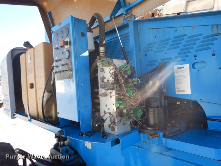 image for item DI1011 2004 Genie S80  boom lift