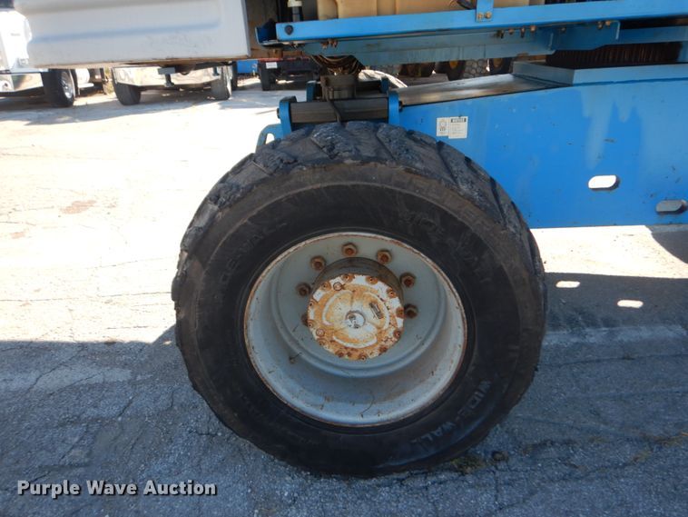 image for item DI1011 2004 Genie S80  boom lift