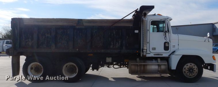image for item DI1017 1993 Freightliner FLD  dump truck