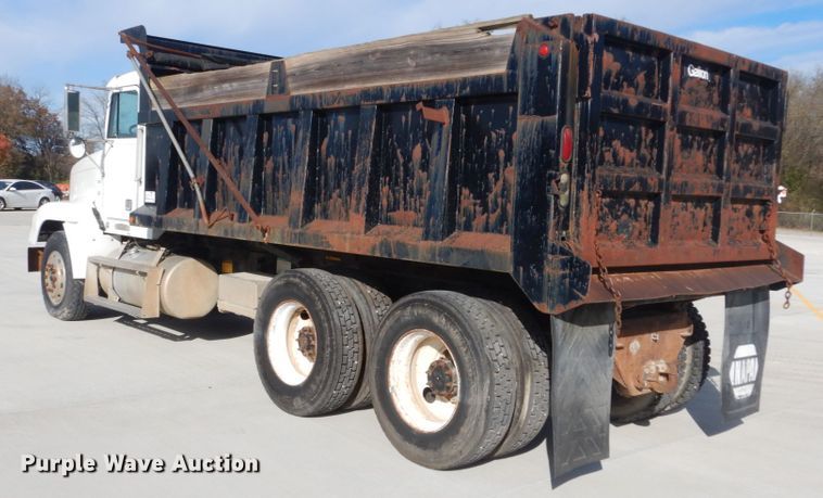 image for item DI1017 1993 Freightliner FLD  dump truck