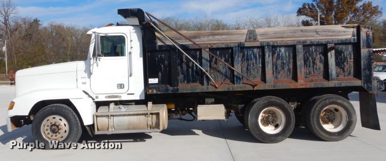 image for item DI1017 1993 Freightliner FLD  dump truck
