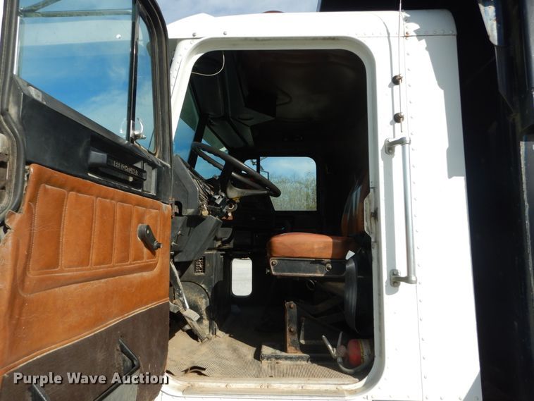 image for item DI1017 1993 Freightliner FLD  dump truck