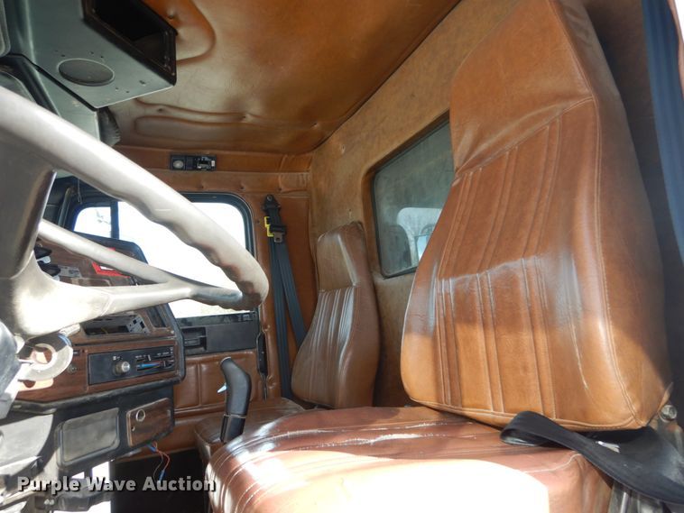 image for item DI1017 1993 Freightliner FLD  dump truck