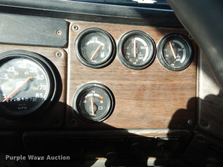 image for item DI1017 1993 Freightliner FLD  dump truck