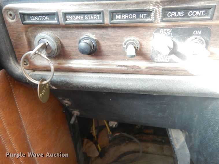 image for item DI1017 1993 Freightliner FLD  dump truck