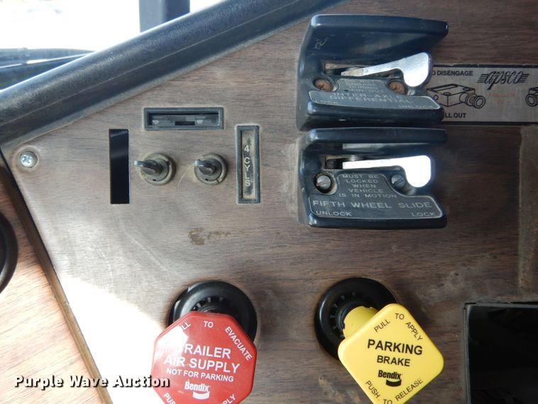 image for item DI1017 1993 Freightliner FLD  dump truck