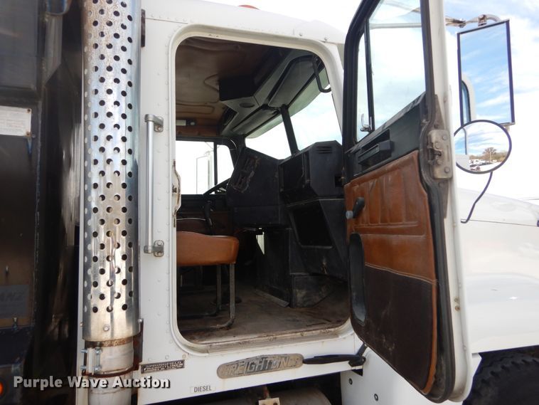 image for item DI1017 1993 Freightliner FLD  dump truck