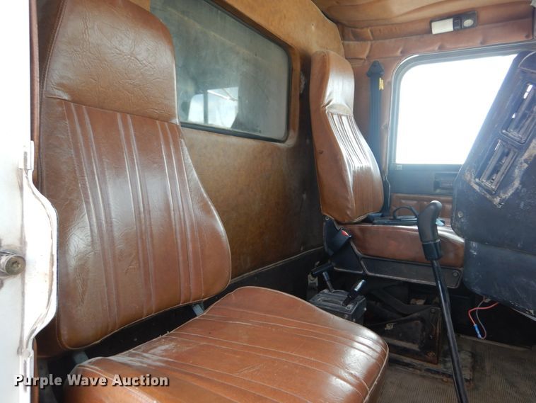 image for item DI1017 1993 Freightliner FLD  dump truck